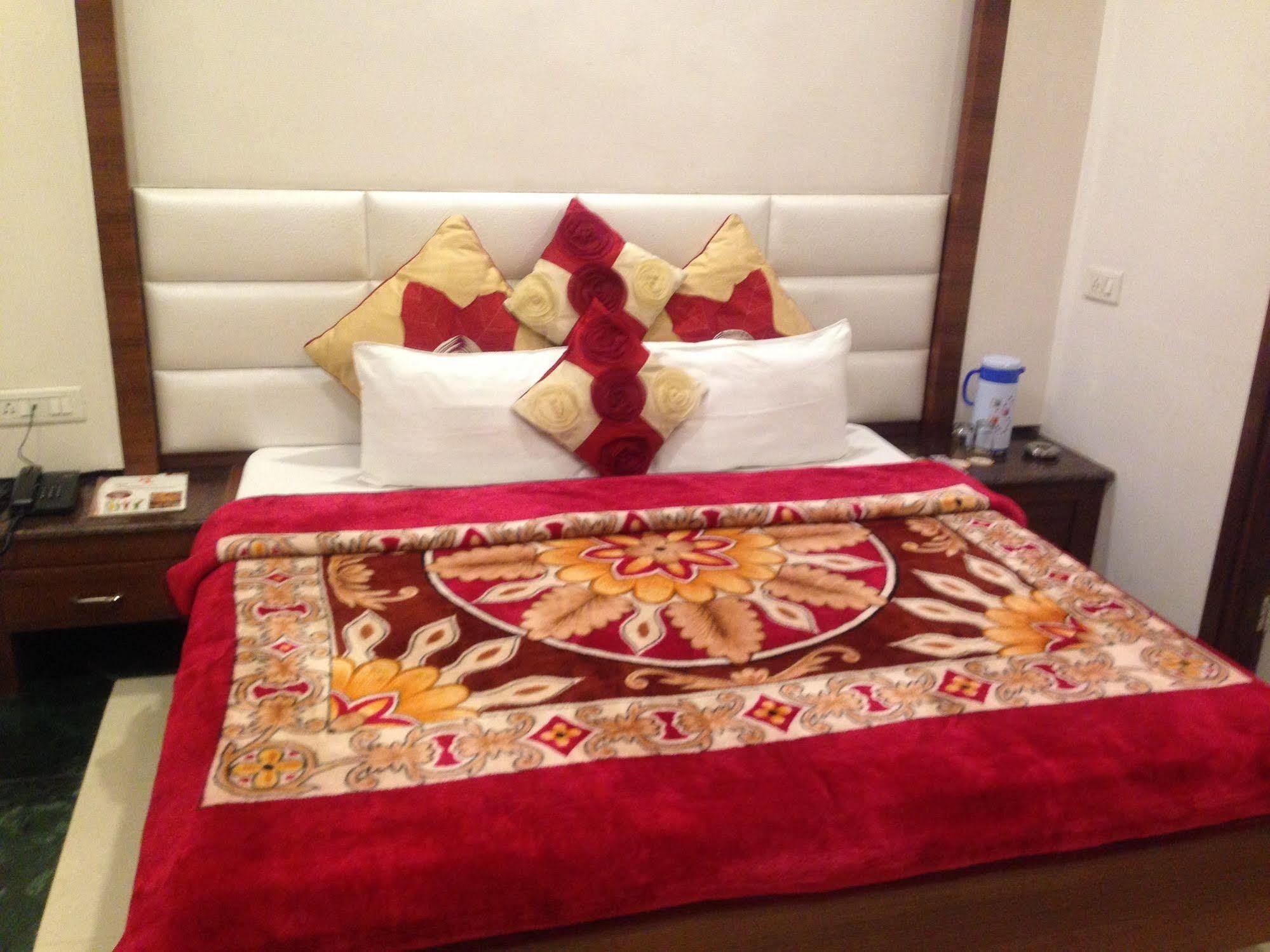 Hotel Namaskar Amritsar Esterno foto